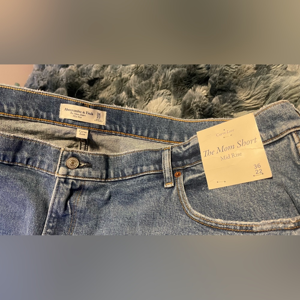 New Mid Rise Mom Short - Picture 3 of 4